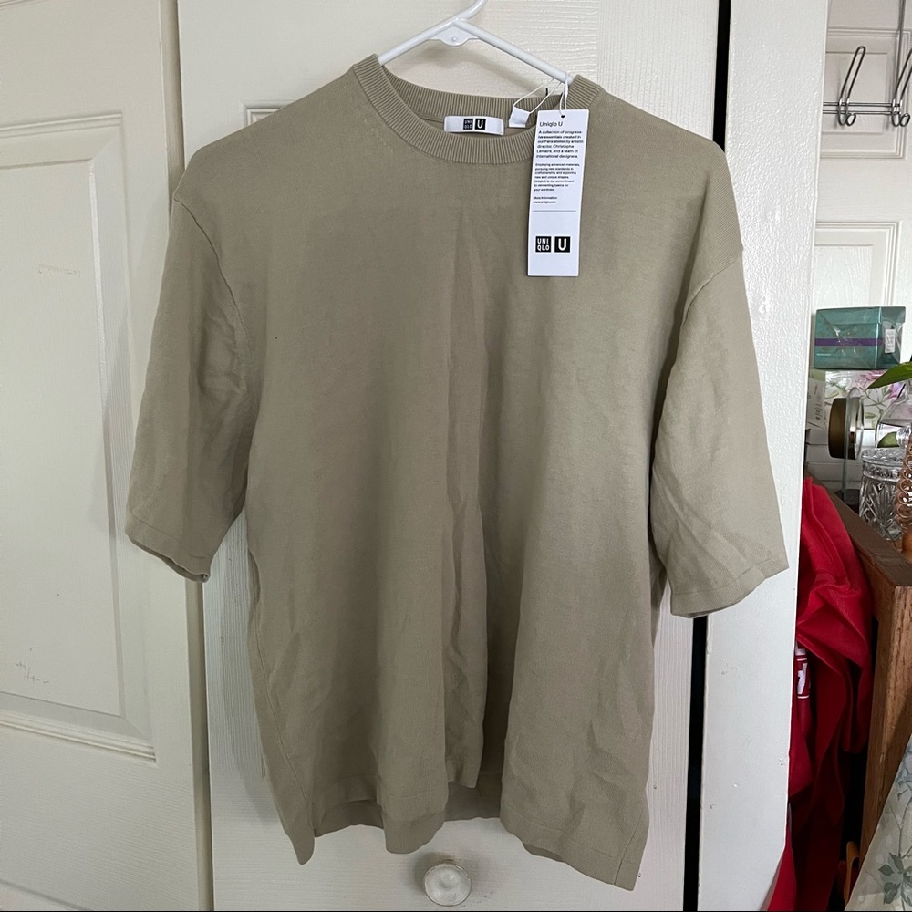 Oversized medium uniqlo tee